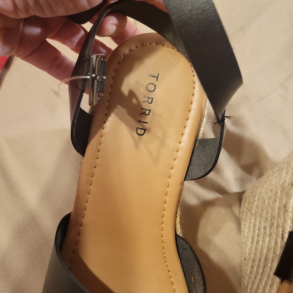 Torrid wedge - Picture 4 of 5